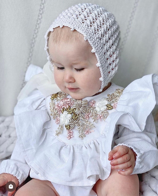 Exclusive Vintage Valencia Bonnet / Chiffon Ties