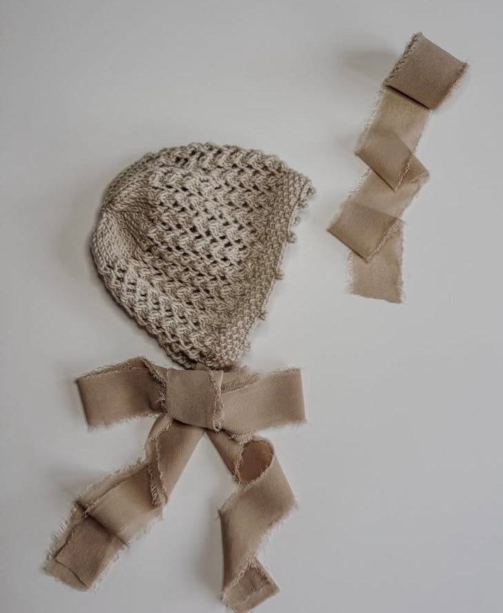 Exclusive Vintage Valencia Bonnet / Chiffon Ties